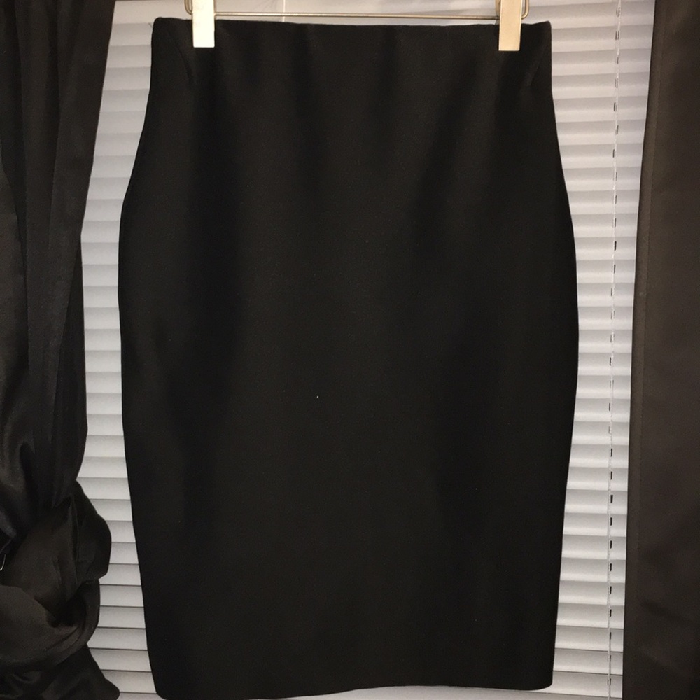 Sinister Ladies body curve fit black widow skirt